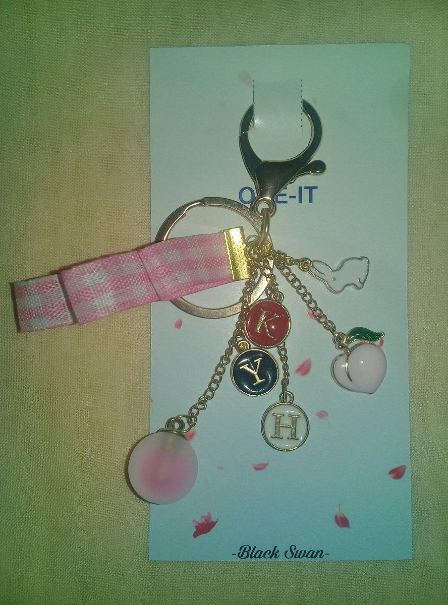 BlackSwan_1109's tweet image. 🍓    X1 (엑스원) INITIAL KEYCHAIN    🍓

Contoh 》 Seungyoun, Yohan, Junho, Yohan

- 50K
- Free req inisial huruf, charm, dan pita
- OVO/SHOPEE/BRI
- Pengiriman dari Tembalang, Semarang
- Free gift

                              🍓🍓

#X1Keychain #X1Keyeing #InitialKeychain