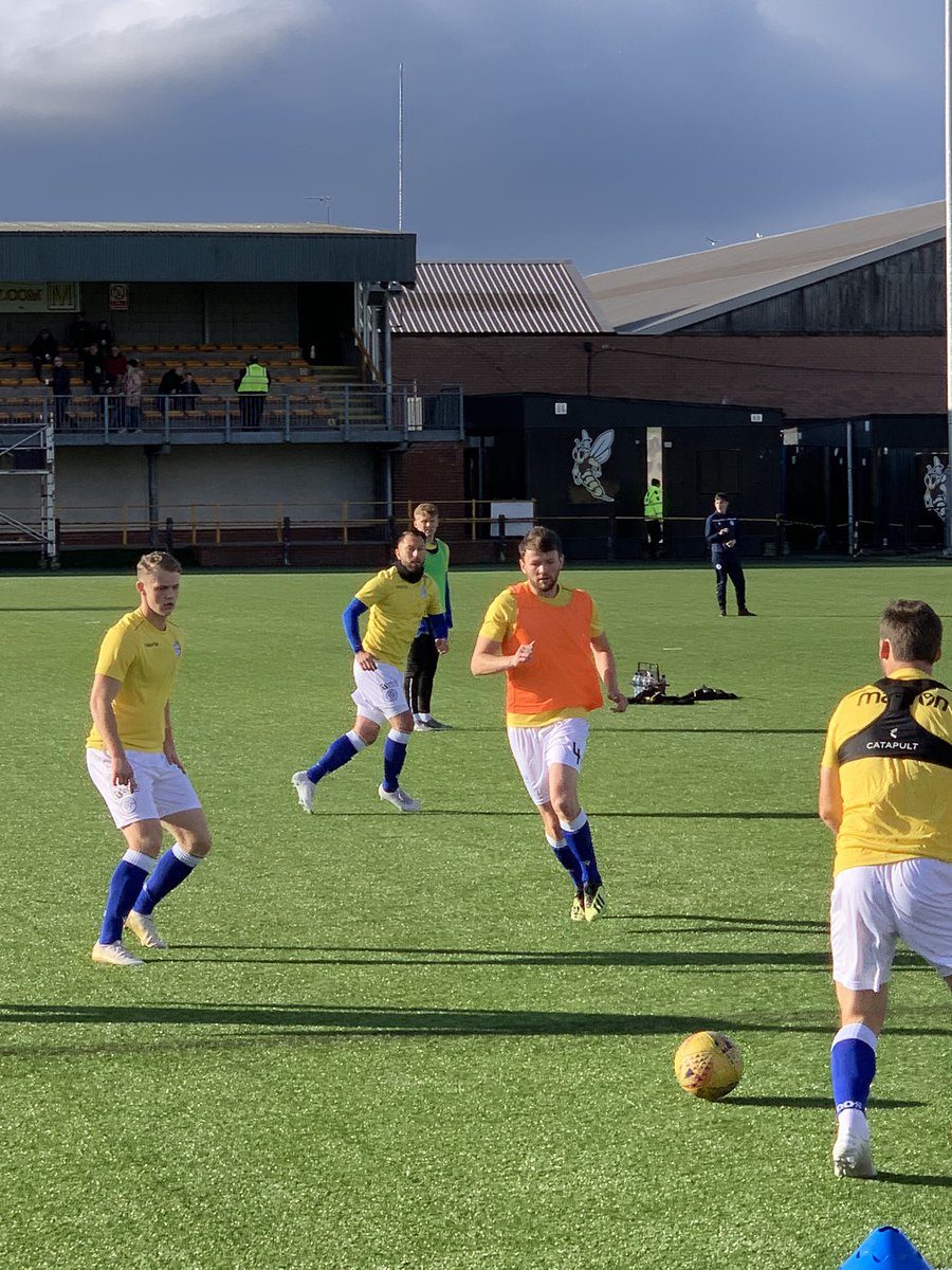 DiversCarol's tweet photo. The man himself, Stephen Dobbie warming up. Mon the South. @Susanne_Dobbie @Jayne1919 @southerngirlQOS https://t.co/k69lryLjLI