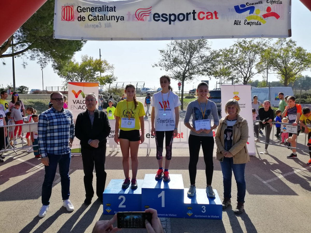 L’Escoleta Trailrunning de #Vilajuïga ha participat avui a la primera prova del Circuit de Cross de l'Alt Empordà, que s'ha celebrat a #Vilafant 🏃🏻‍♂️ i ha aconseguit pujat al podi en tres categories: 🥇prebenjamí masculí, cadet femení i cadet masculí! Bona feina 👏🏽👏🏽👏🏽