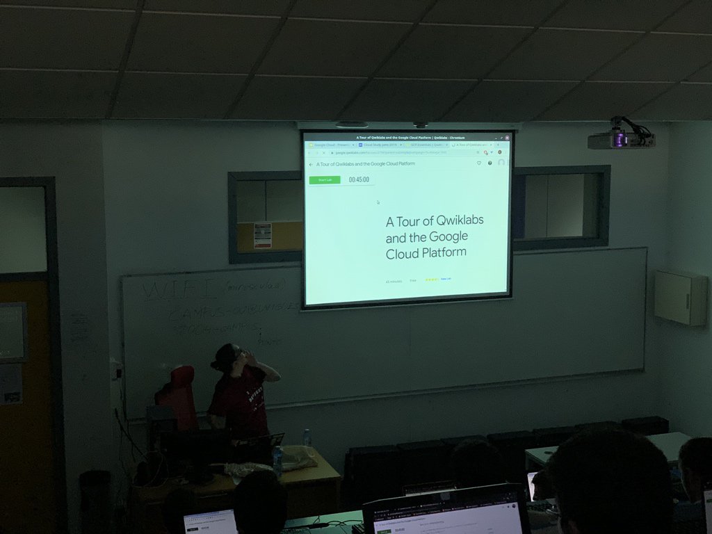 GDGPontevedra's tweet photo. Introdución a Google Cloud por parte de @ladynightmare_2! #DevFestGal cc @GDGGalicia @GDG_ES https://t.co/tgiQV2M2bv