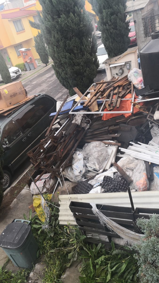 Lydia56704404's tweet photo. @Serv_Pub1921 calle golondrinas en jardines de Tultitlán y no hacen nada. https://t.co/hqDo7S2m2p
