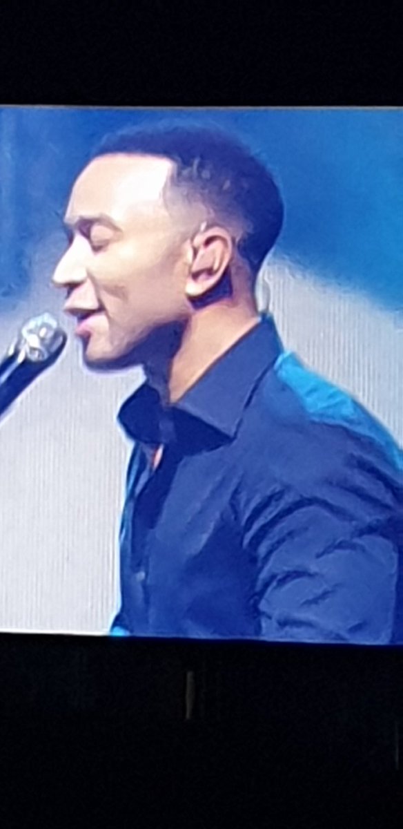 So honoured to see #JohnLegend at the #o2 last night courtesy of #skyvip with @KizarBeatz it was a truly amazing evening ❤ #KOTLoyalsOnly #diamondclusterrecords