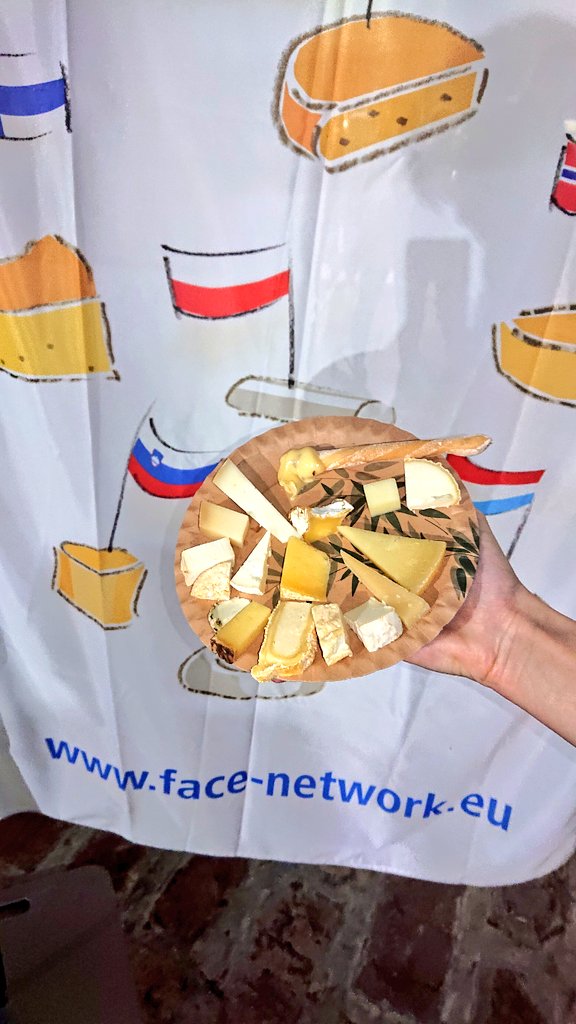 latitestella's tweet image. Fin du congrès annuel de #FACEnetwork cette année à Valence en Espagne 😀

Des chèvres, des amis et surtout des fromages et des fromages fermiers et artisanaux au lait cru ! 😋

#Valenciarawmilk2019
