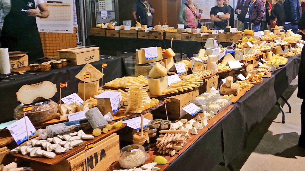latitestella's tweet image. Fin du congrès annuel de #FACEnetwork cette année à Valence en Espagne 😀

Des chèvres, des amis et surtout des fromages et des fromages fermiers et artisanaux au lait cru ! 😋

#Valenciarawmilk2019