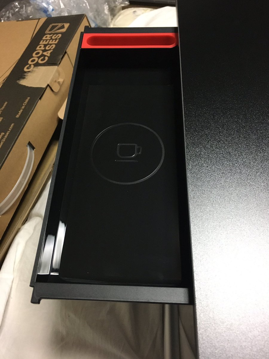 Shoko Ogushi これ 下手なデスクを買うよりよほどいいわ 布団やベッド ソファーで過ごす人には絶対にオススメ 椅子も いらない 普通のデスクの上に置けば スタンディングデスクにもなるのでは 被災しなかったら目を留めなかった逸品 よき出会いに