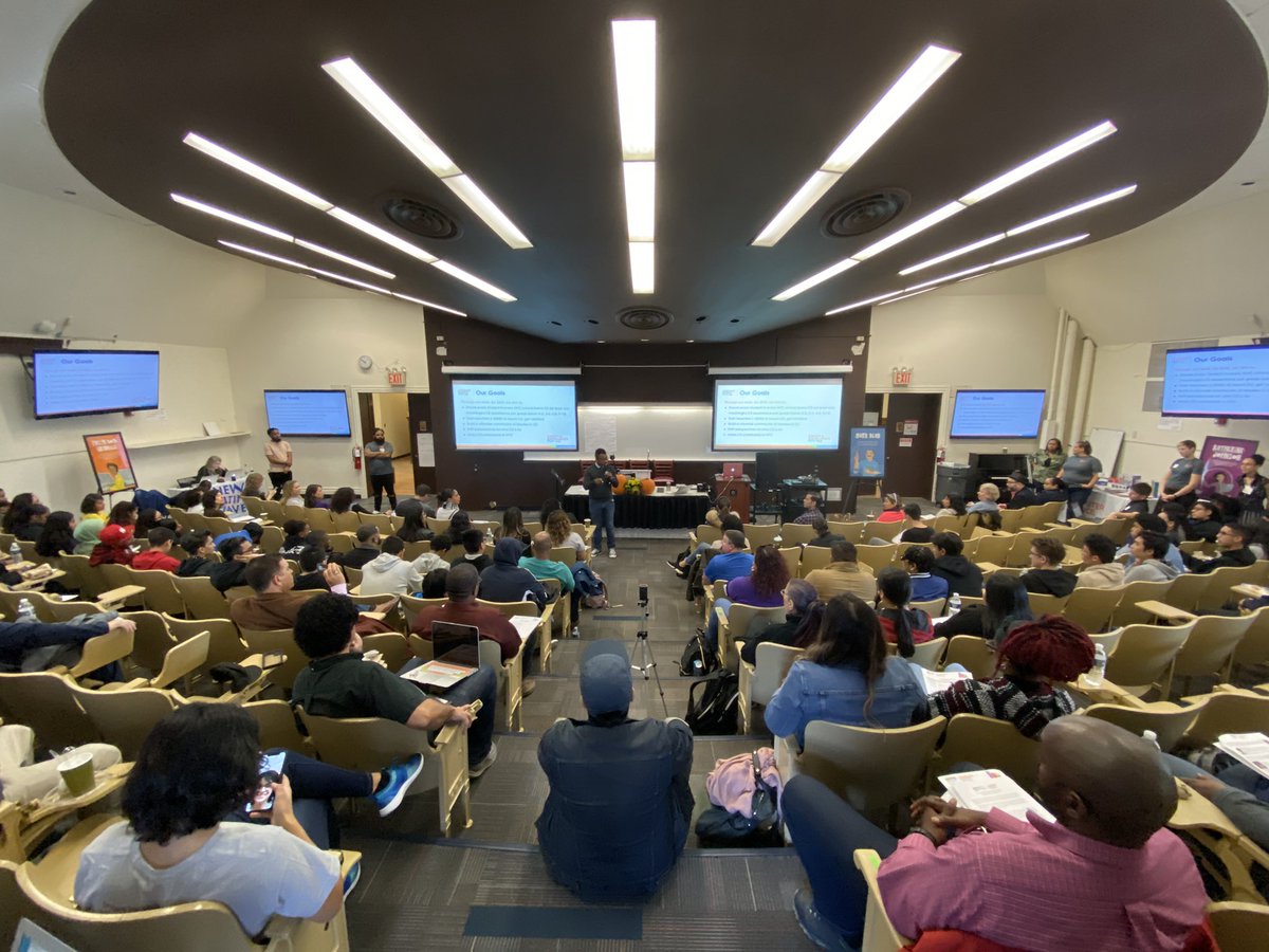 CSforAllNYC's tweet photo. Happening now! Teachers across the City are learning how to infuse students’ background and culture in CS, building community with each other, and discussing the importance and need to increase Latinx represntation in CS! #CSforAllNYC https://t.co/us6rI9vggj