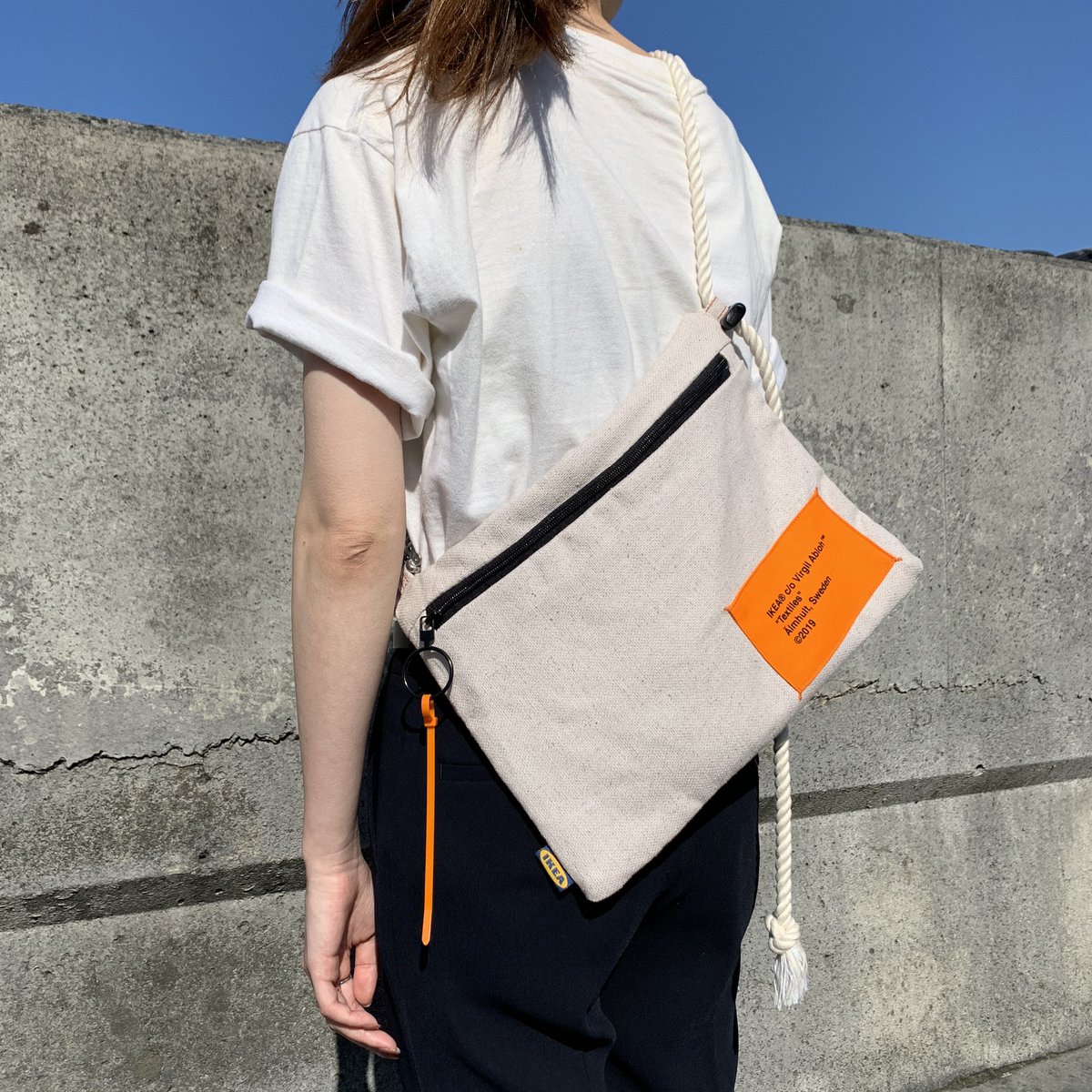risshi3's tweet photo. IKEA®︎×Virgil Abloh™️
MARKERAD REMAKE BAG
version 2.0
"Textiles Sacoche"
ヴァージルらしくホームズで買った無骨なステンレスのパーツを使いました〜🔥
内側はすべての縫代を綾テープで隠してスッキリまとめました。ポケット付きで使いやすいです。
#IKEA
#virgilabloh
#MARKERAD
#REMAKEBAG https://t.co/y7WpvG9Cq5