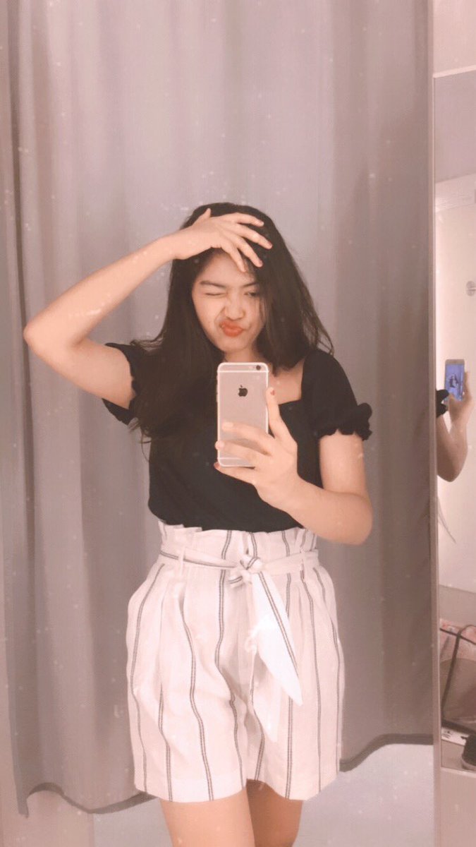 Nurmalabibi's tweet photo. Pernah ngerasa gak sih, kita gaada yg chating gaada yg perhatiin, tapi org lainn bilang, mana mungkin sih gada org kaya elu masa kesepian bla bla bla
Ini gua beneran gak laku bgsd :’( 
#minggupagi https://t.co/dyNdc53tRM