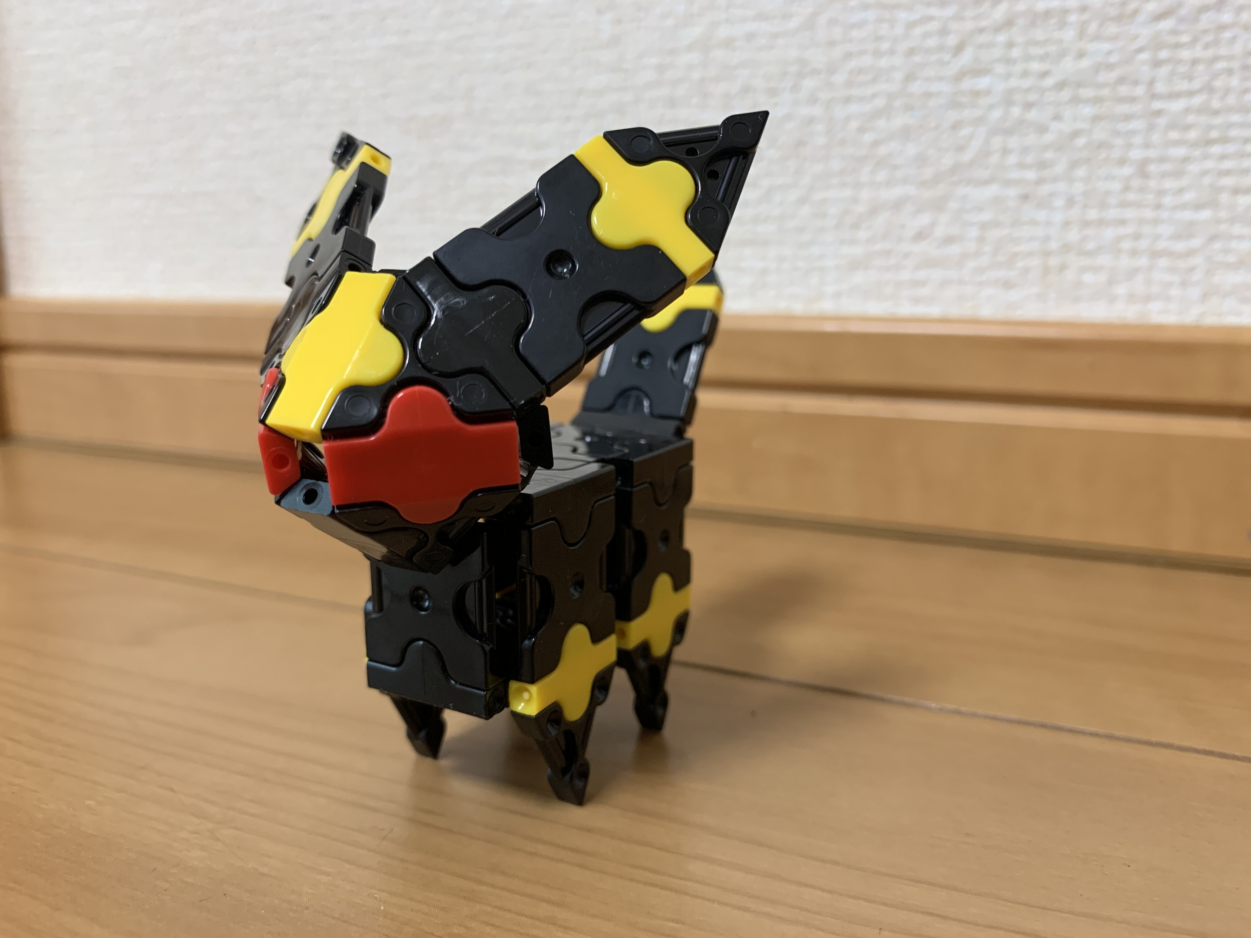 ゆっけ チーム早起き 朝からlaq 家族4人が黙々とパーツ組んでる ブラッキー ハイパーボール モンスターボール わかるかしら Laq Laqポケモン T Co Dxburgxrzy Twitter