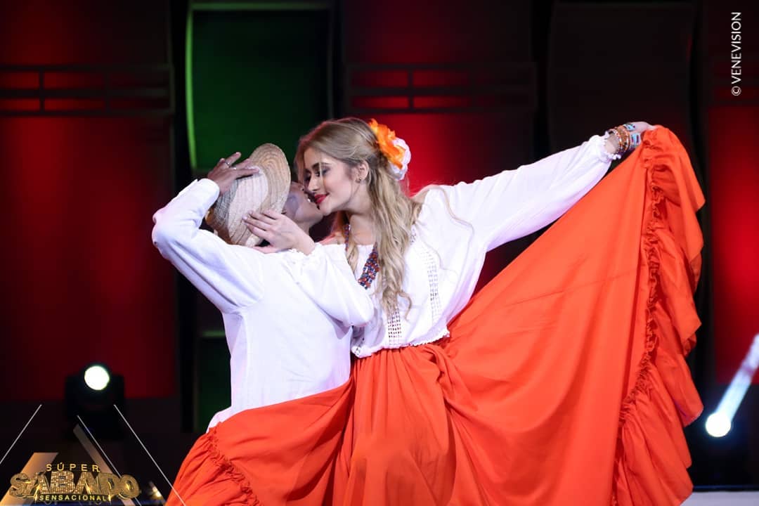 Hoy en Súper Sabado Sensacional, 5ta Temporada de #BailandoConLasEstrellas <a href="/OrianaPablos/">Oriana Pablos</a> Miss Dtto Capital 2019, 3era Finalista del #MissVzla2019 #MissVzla 2019 #MissVenezuela 2019 #MissVenezuela2019