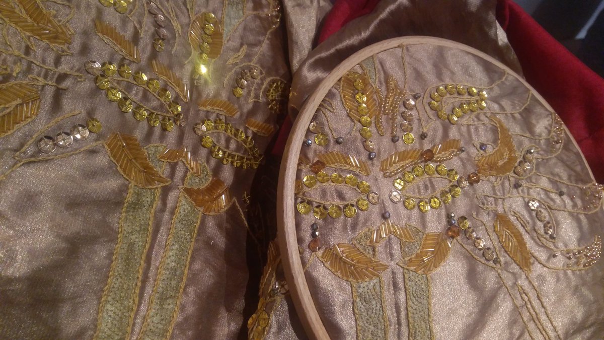 Finally some more progress on my embroidery and beading for  #lavellanOnly tiny additions but I like them Hope I can continue soon #wip  #dragonage  #cosplay