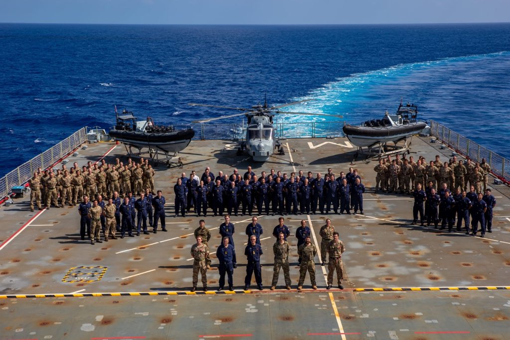 One ship, one team ....
 #rfamountsbay #royalfleetauxiliary 
#disasterrelief #britisharmy #royalnavy #royalmarines #proudsappers #commandosappers #teamofteams #wildcat #211FLT #flynavy @17_RLC