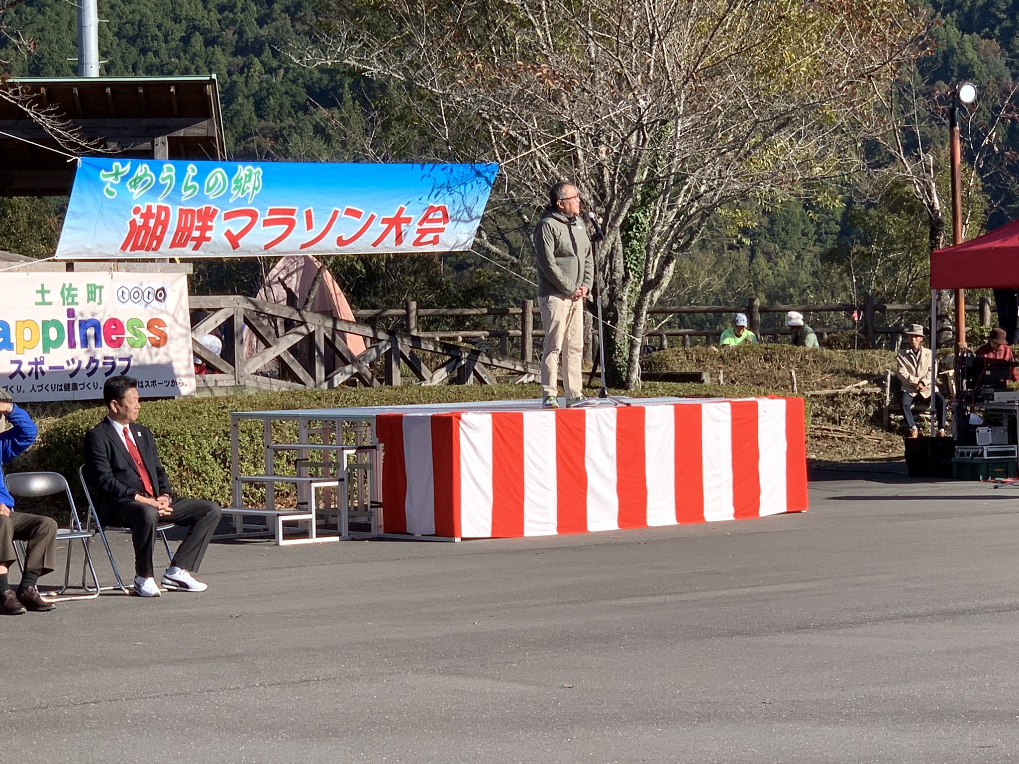 辺境の地の旅人 Onmyoza 皆様おはようございます 本日は高知県土佐町で開催されます 第35回さめうらの郷湖畔マラソン大会 に出場して参ります 早明浦ダムの湖畔をグルリと周る なかなか景色良さそうなコースになっていて楽しみですよ 行って来ます