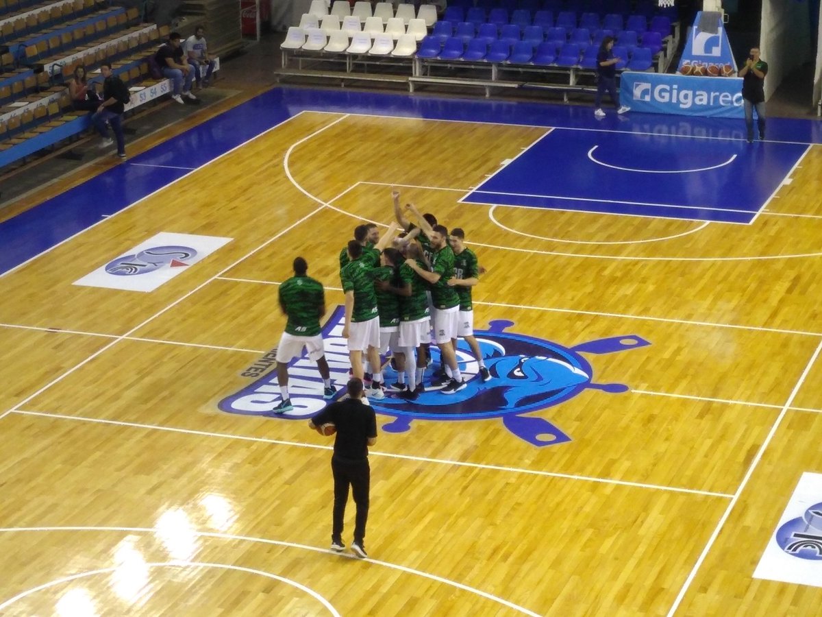 gonzalocontra's tweet photo. #LNB ya estamos!!! Con @varelajmartin @DiegoAguirre1 y #juanma en el #Contte para @ClubRegatasCtes vs @GyECR en el primer partido de la temporada. Cómo siempre a través de 📻 @LaRedCorrientes 107.1 MHZ Nos acompañan ❓ https://t.co/iS7wPvEU46