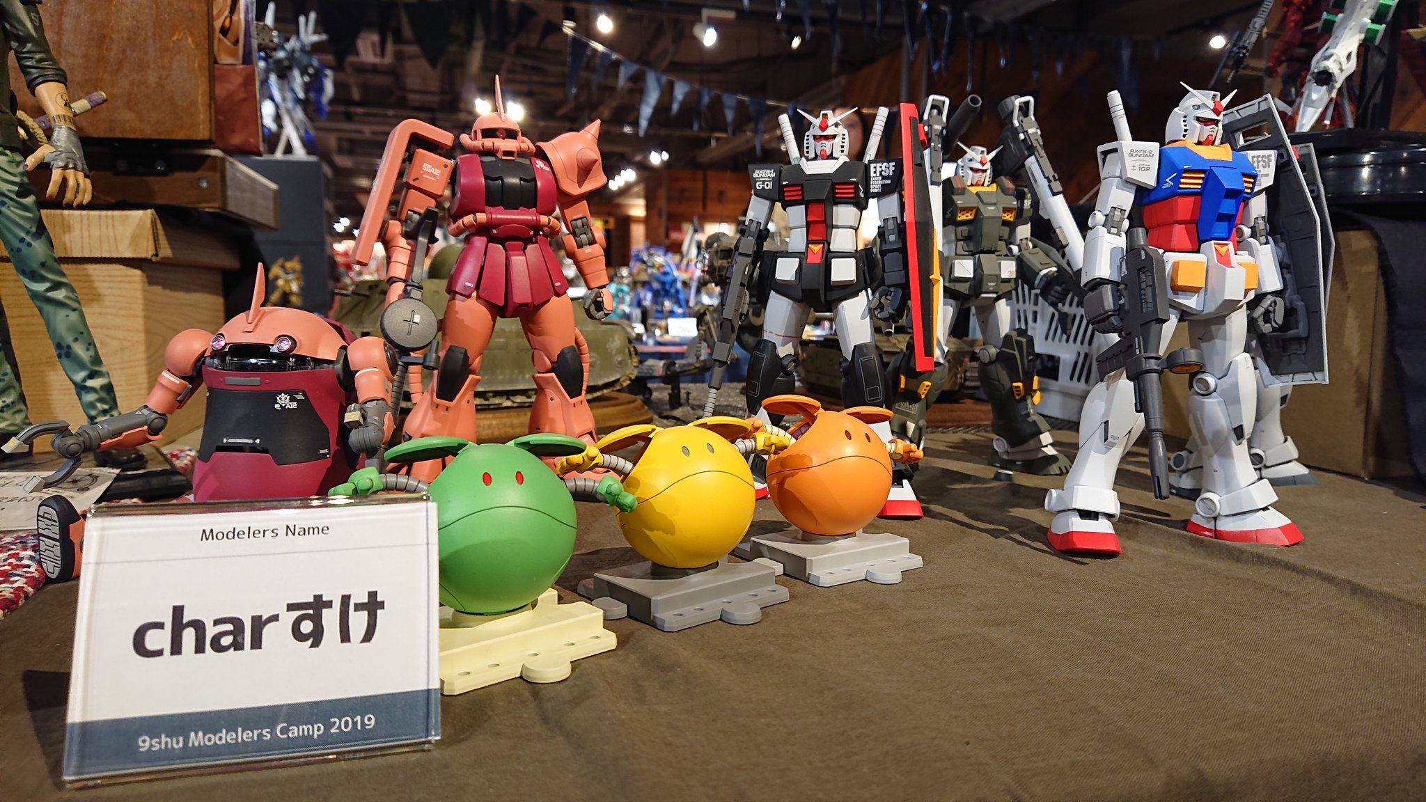 三瀬 弘泰 日本sf読者クラブ会長 Charすけさん 初代ガンダムづくし Rx78 2をトップに左にはプロトタイプ 右にはg 3 リアにはフルアーマー しかもツイン ハイパーバズーカ ちゃんとライバル機であるシャアザクも控えてます ウィーゴ シャアザク