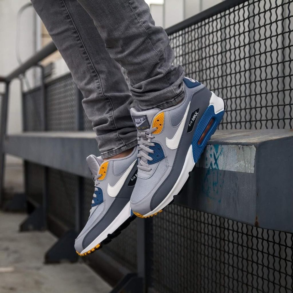 studie Stewart Island Visa Sneaker Steal on Twitter: "NIKE AIR MAX 90 ESSENTIAL 'WOLF GREY / INDIGO  STORM' $79.96 https://t.co/gNMb5D1tho https://t.co/0FCJexinoZ" / Twitter