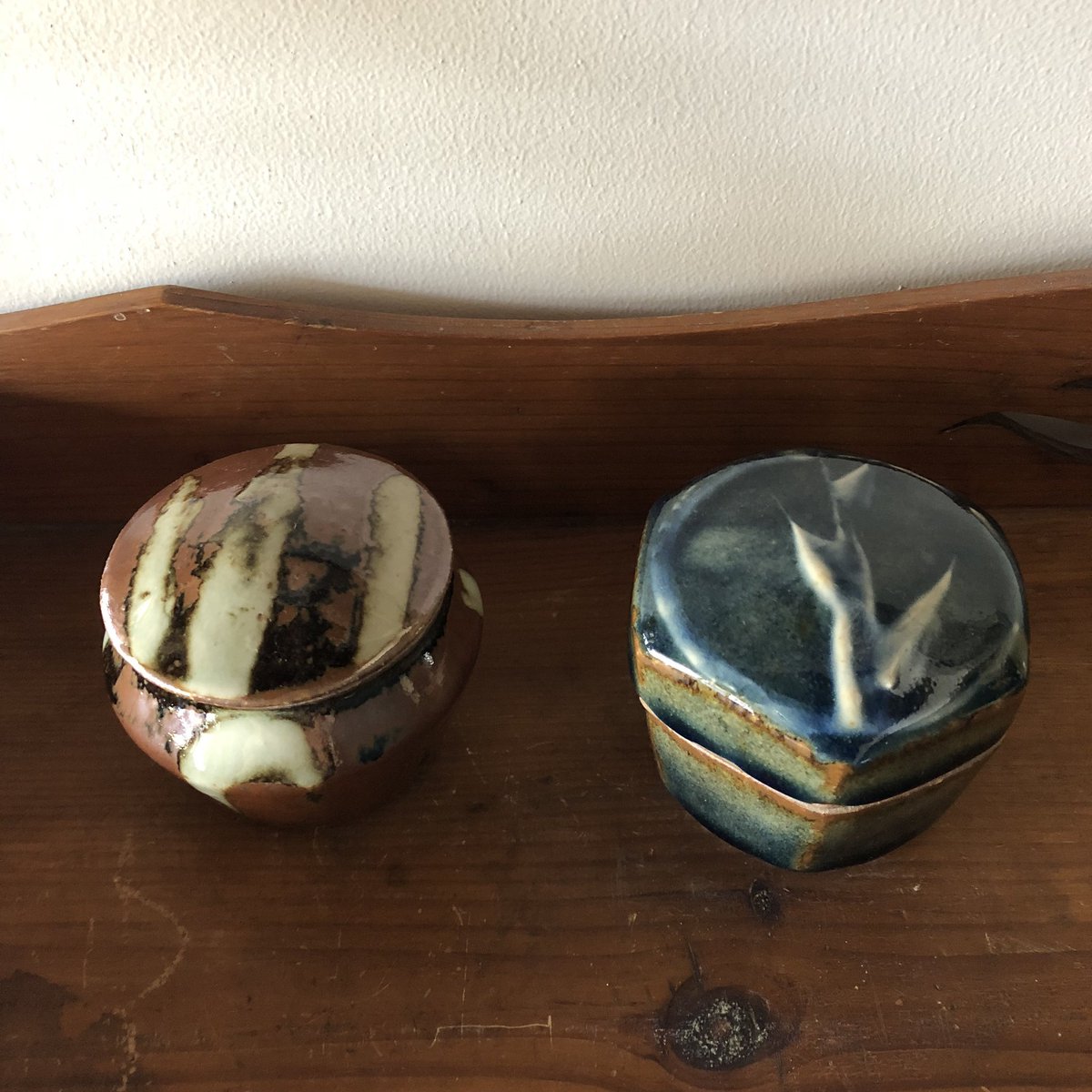お店開いてます。 ツボな蓋もの。 最終日です。 森山窯の蓋物。 瑠璃色