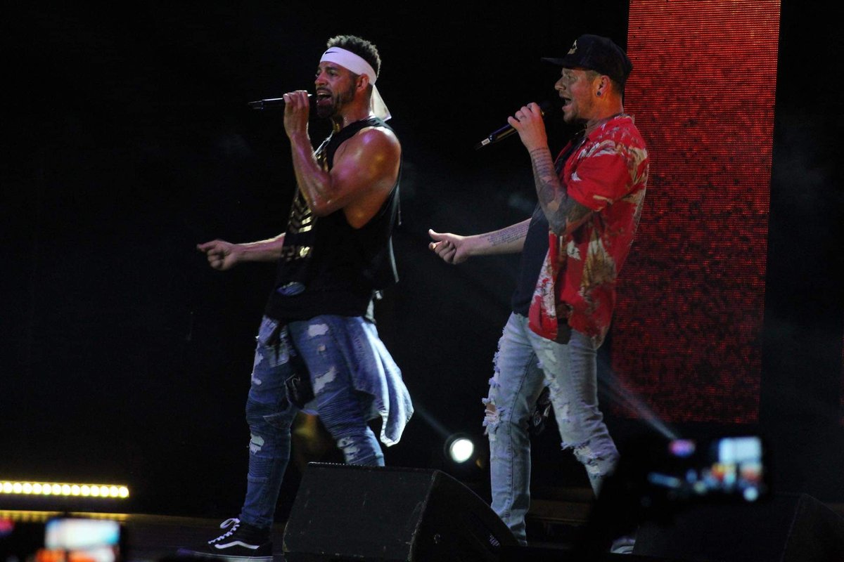 SoundCheckMNL's tweet photo. @Trevorpenick24 and @JacobUnderwood7 of #OTown @OTownOfficial dazzled us with their dance moves at the @PlaybackFest ! #PlaybackMusicFestival #ThrowbackDoneRight  #PlaybackPresents #GreatestHitsSeries #Throwbackfans https://t.co/9f1xsa7qXu