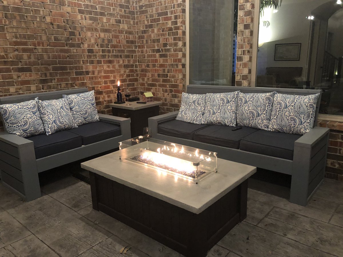 karthur37's tweet photo. The patio furniture and firetable my husband and I built. Watching Clemson and drinking wine on the porch is my happy. #ibuildstuff https://t.co/jVD2TTaW3v