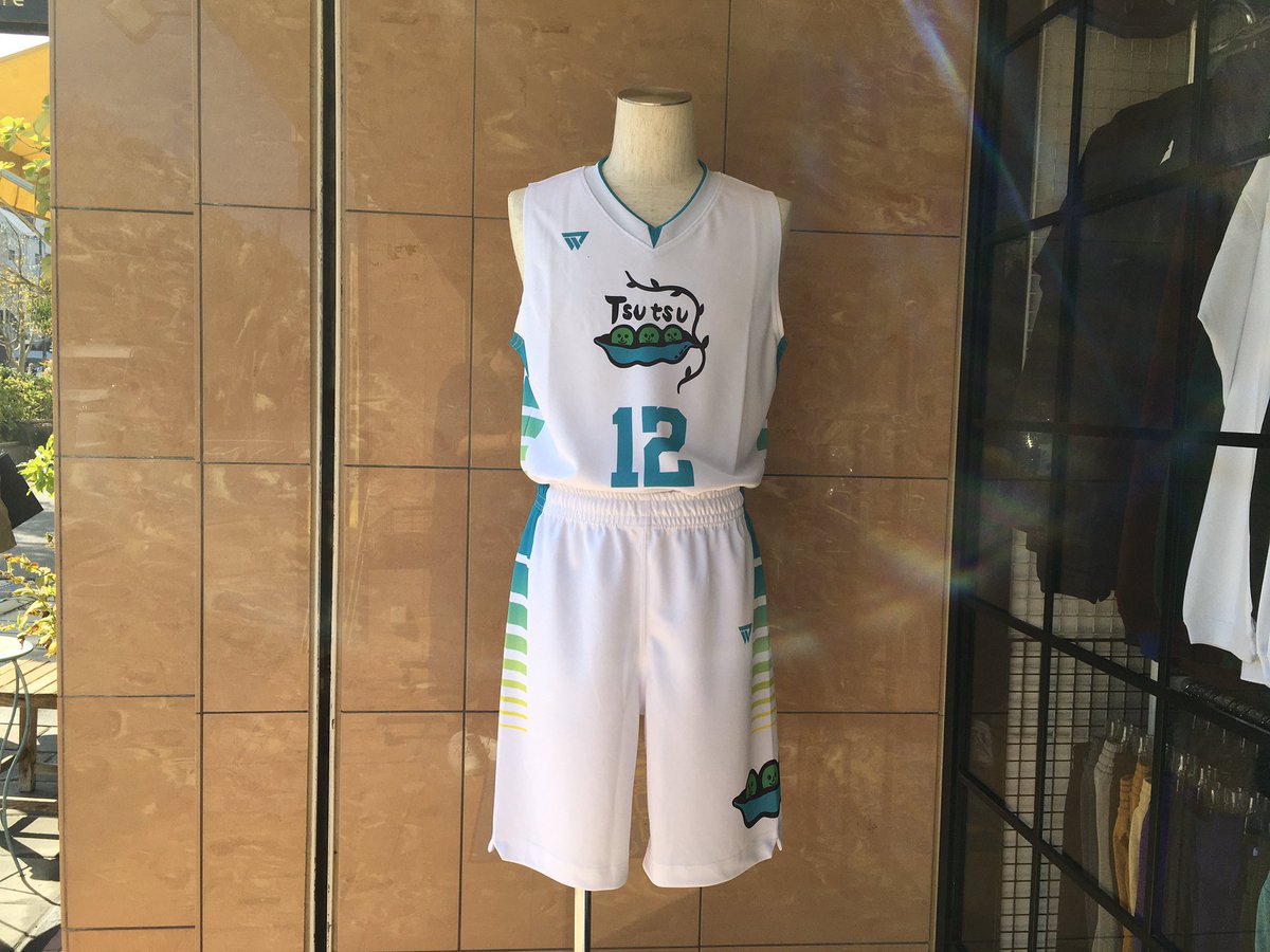 インスタに最近作って頂いたユニフォーム紹介してるのでゼヒ見て