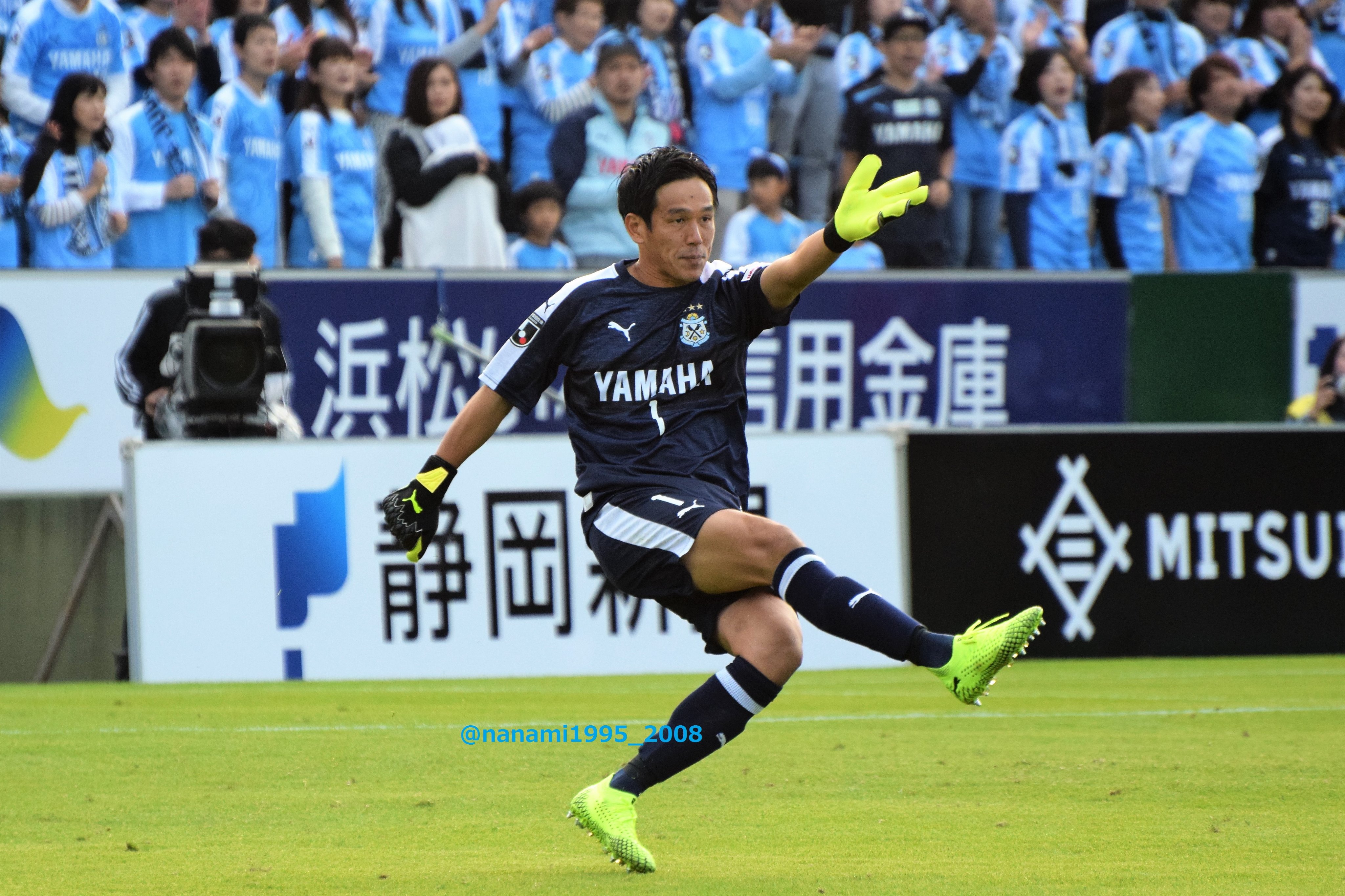 ななみのお父さん 19明治安田生命 J1リーグ 第31節 ジュビロ磐田 Vs Fc東京 Gk 1 八田直樹選手 ジュビロ ユースから05年にトップ昇格してからジュビロ一筋 いい時も悪い時もチームと一緒に歩んできた 歴代守護神に歌われてきたチャントを受け ゴール