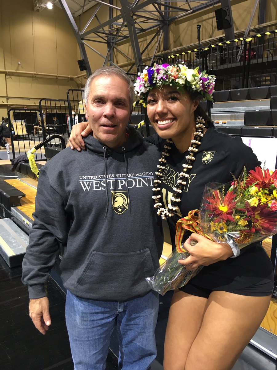 s/o to EAHS🏐 alum and 2-time All-State Courtney Horace on her senior day at <a href="/ArmyWP_VB/">Army Volleyball</a>‼️ Yep, that’s Coach Corpora who was there to salute her. #easdroverpride