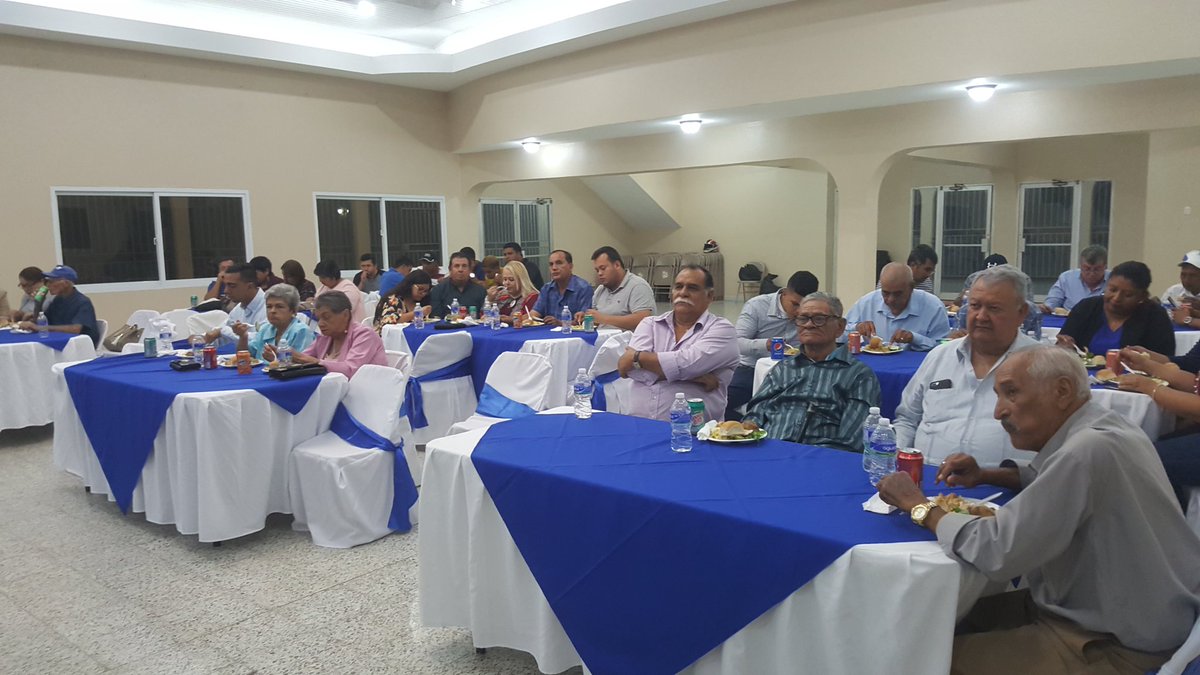 Muy contento de compartir con la Vieja Guardia de mi Gran <a href="/PNH_oficial/">Partido Nacional de Honduras</a> <a href="/JuanOrlandoH/">Juan Orlando H.</a>