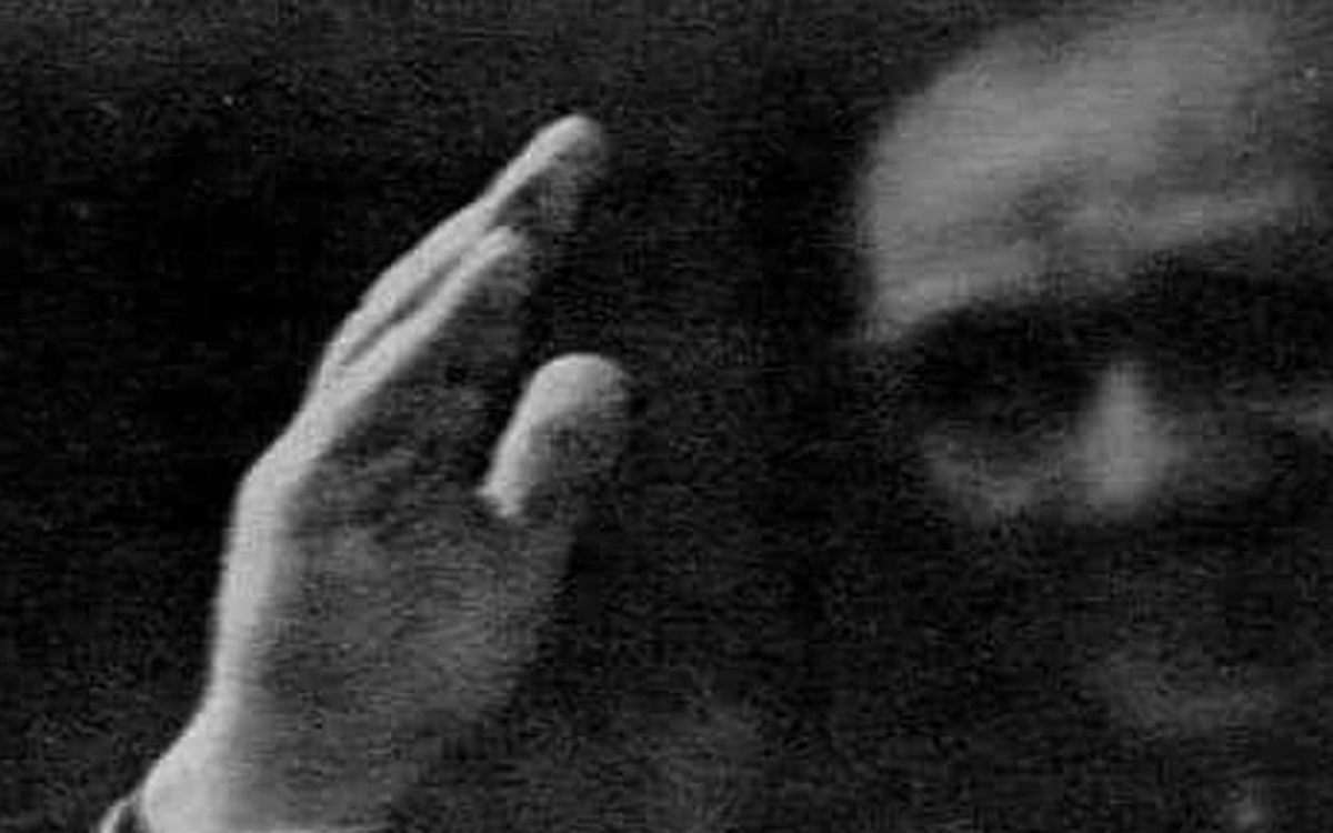 En büyük şansımızdı Atatürk gibi bir yol göstericiye  sahip olmak. 
En büyük kusurumuzdu onun çizdiği yoldan ayrılmak. 
Çıkışımız yine onun gösterdiği akıl ve bilim yoluna dönerek olacak. 
Saygıyla, minnetle ve özlemle anıyoruz.