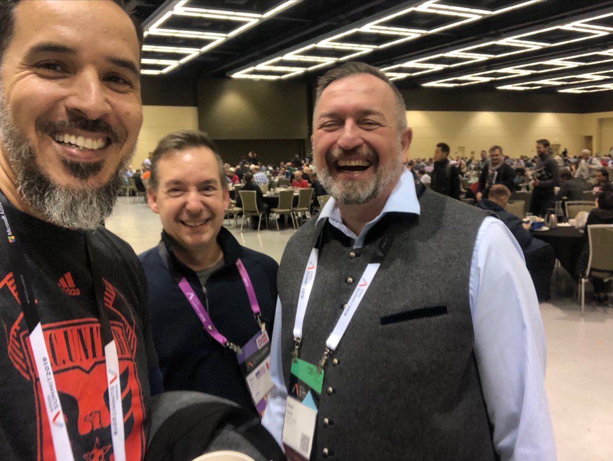 aougnou's tweet image. Meeting ⁦⁦@GFritchey⁩ ⁦⁦⁦#SQLSummit