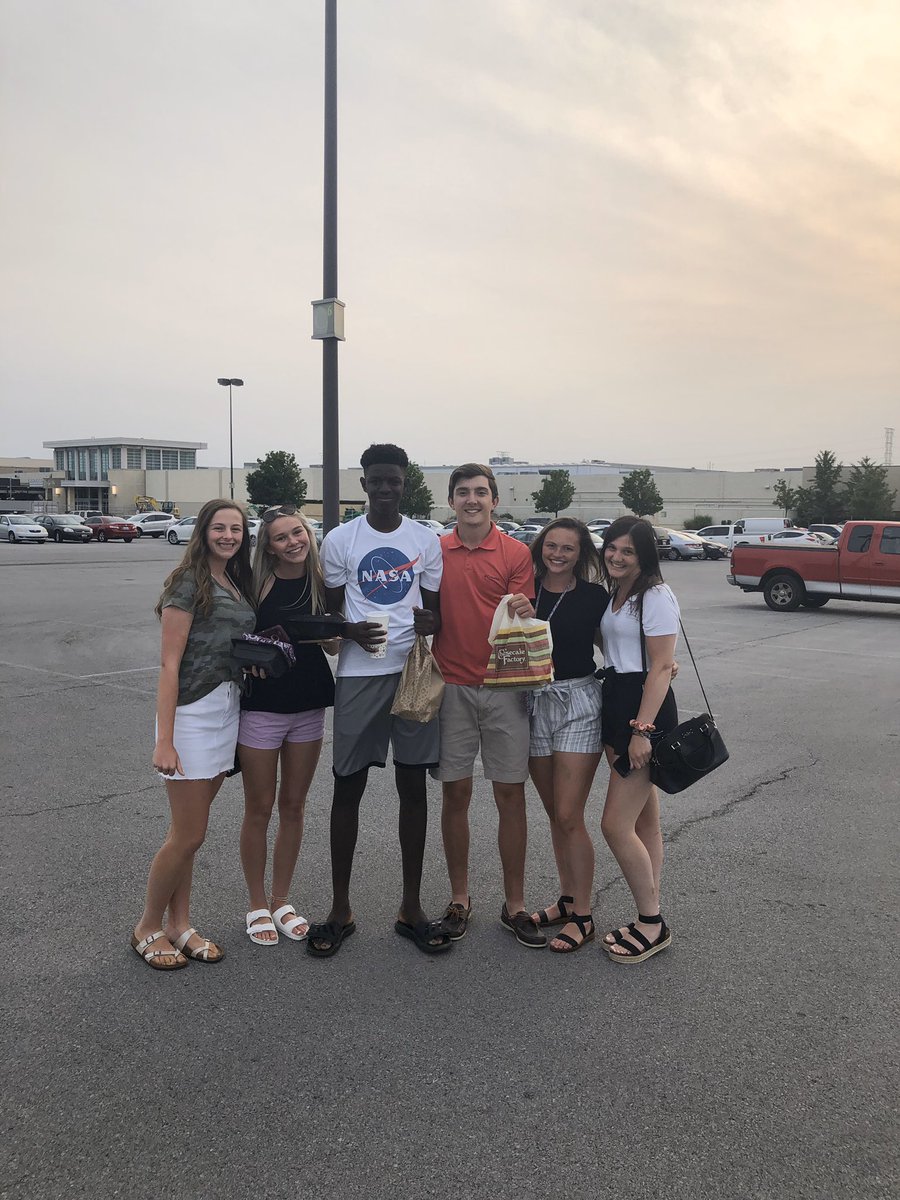 happy 18th birthday!!! @cheek_erin hope your day was amazing.. i love you sm!!!!