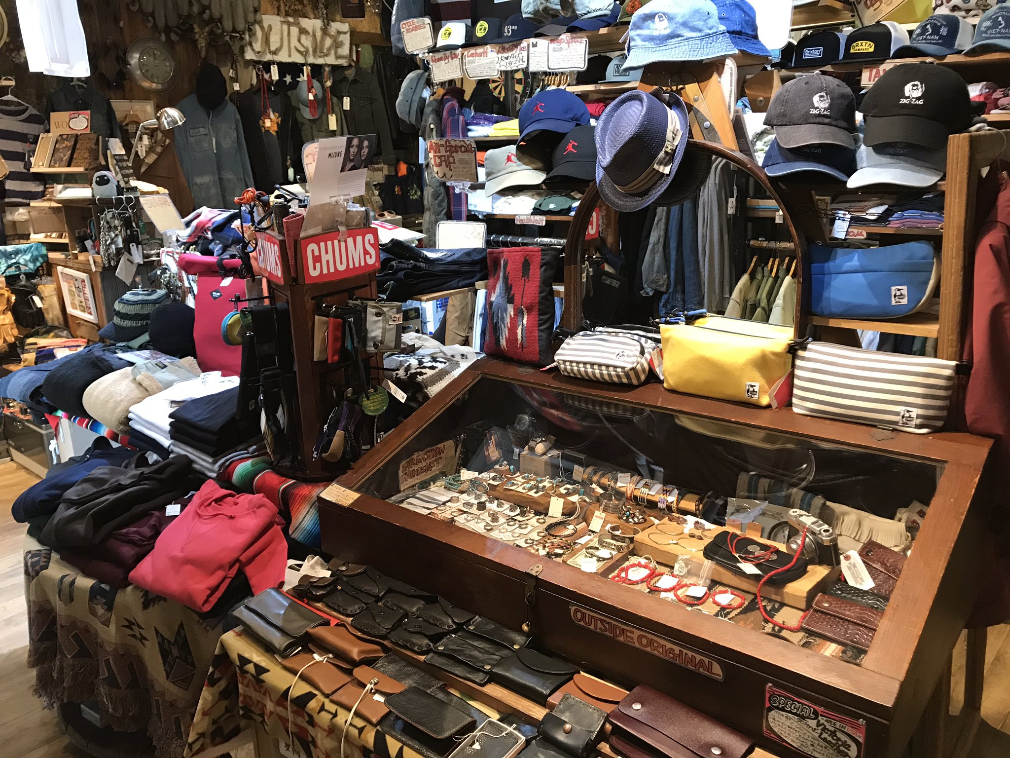 Outside Kawasaki こんにちは ウェアハウス川崎の観光客で周辺賑わってます 本日もオープンしてます よろしくお願いします アウトサイド川崎 川崎 川崎駅 川崎駅東口 ウェアハウス川崎 新品 古着 服屋 路面店 アメカジ ヨーロッパ古着