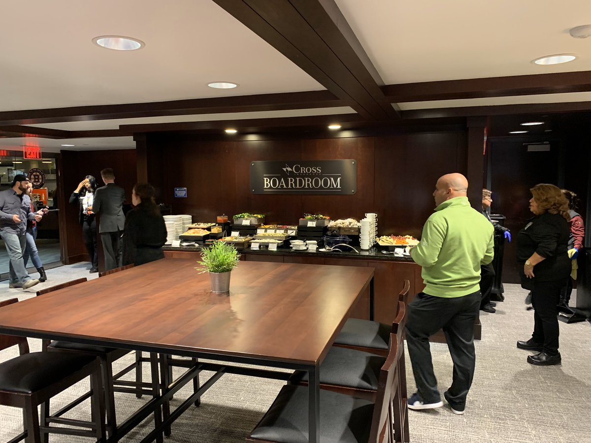 TheBestSeatsVIP's tweet photo. Tonight: our VIPs grubbing on the best of the best in the #Boardroom at #TDGarden! #ComicsComeHome #ComedyShow #VIPPasses #AllAccess #VIPBuffet #WeekendFun #BostonConcierge https://t.co/H5x8DmbxLZ