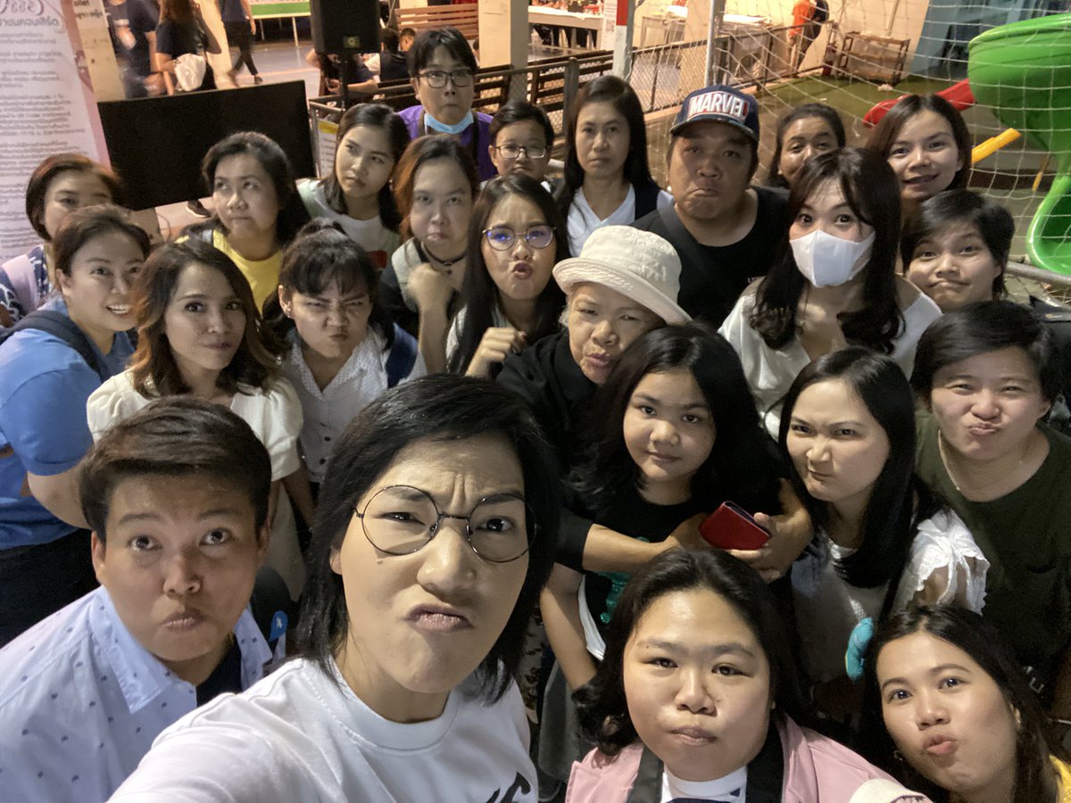 rosesirintip's tweet photo. My family ❤️
ขอบคุณที่มาหานะค้าาา ดีใจได้เจอทุกคนเลย ยักกกกกก ❤️❤️ #RoseFam #FamRose https://t.co/rone0B4Yjq