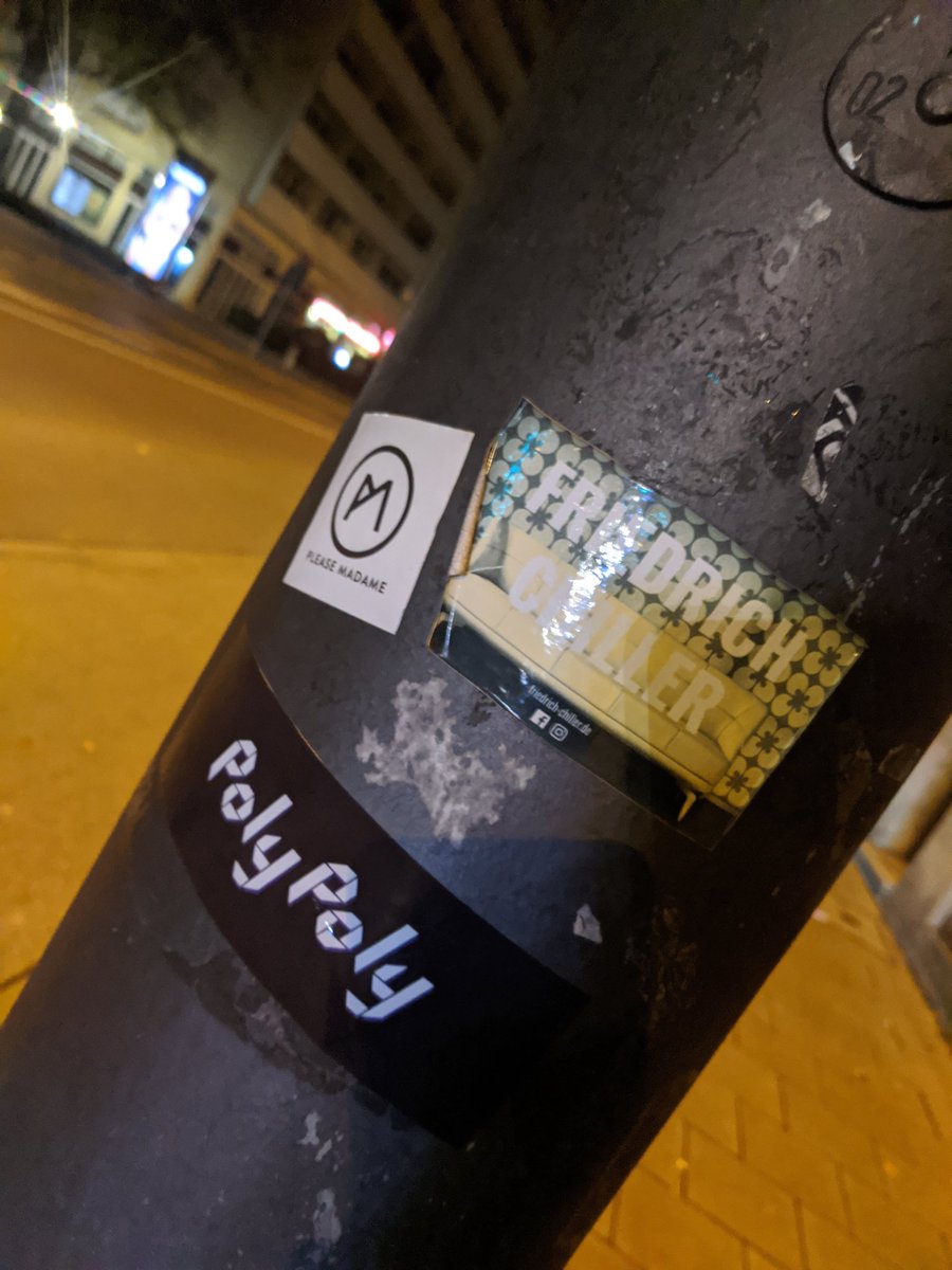 Eisflan's tweet image. Wenn du eine noch weniger bekannte Band bist und mir irgendwie Aufkleber zukommen hast lassen besteht eine 90% Wahrscheinlichkeit, dass die in München ab gewissen Pfosten landen...
@pleasemadame #polypoly #FriedrichChiller