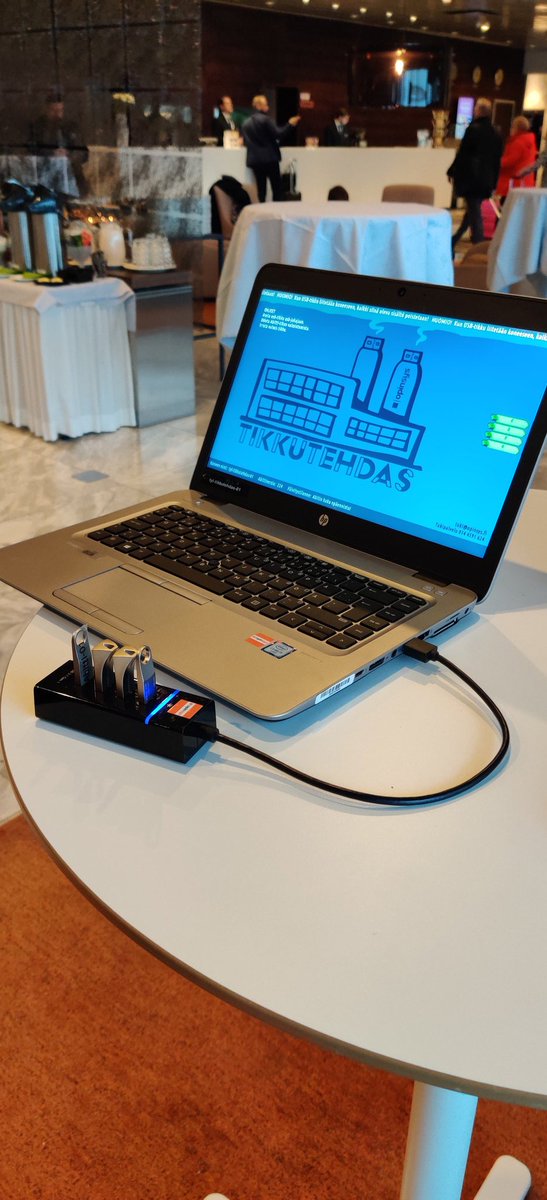 Eilinen ja tämä päivä menee lukiopäivillä kalastajatorpalla. Esillä meillä tikkutehdas.fi lukiolaiskannettava.fi ja muita lukion arkea helpottavia asioita.