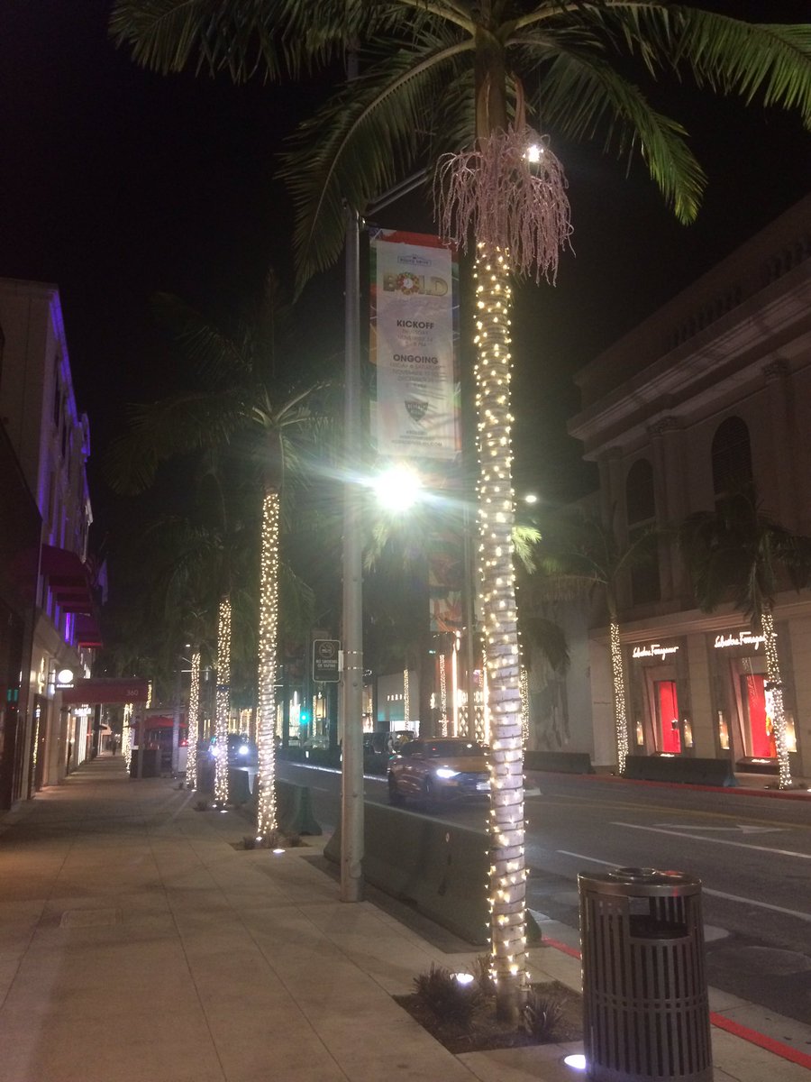 Rach_Ranz's tweet photo. Beverly Hills is so pretty at night ๐๐ these photos don't do it justice #aussieinla https://t.co/XoMkP4Ua9z