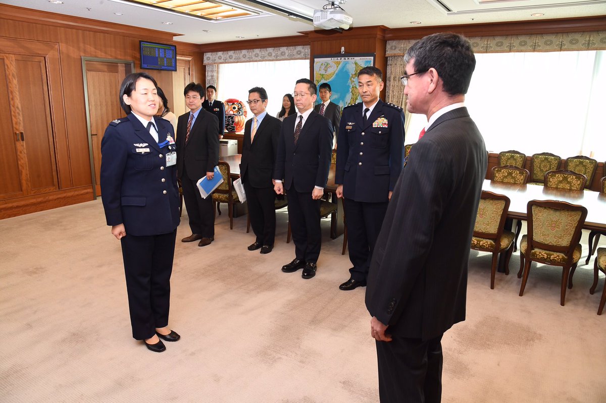 防衛省 自衛隊 On Twitter 11月8日 Nato 本部諮問 指揮統制幕僚部に派遣される女性航空自衛官が 河野大臣 へ出国報告を行いました 日 Nato国別パートナーシップ協力計画 Ipcp The Individual Partnership And Cooperation Programme の一環として派遣され