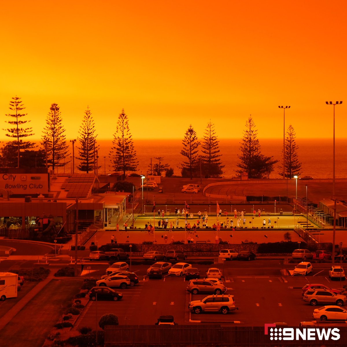 9NewsAUS's tweet photo. Apocalyptic scenes in Port Macquarie as more than 1000 firefighters battle dozens of bushfires burning across New South Wales. #9News

This is the latest: https://t.co/j2khXuj40G https://t.co/2SrLOc9VSv
