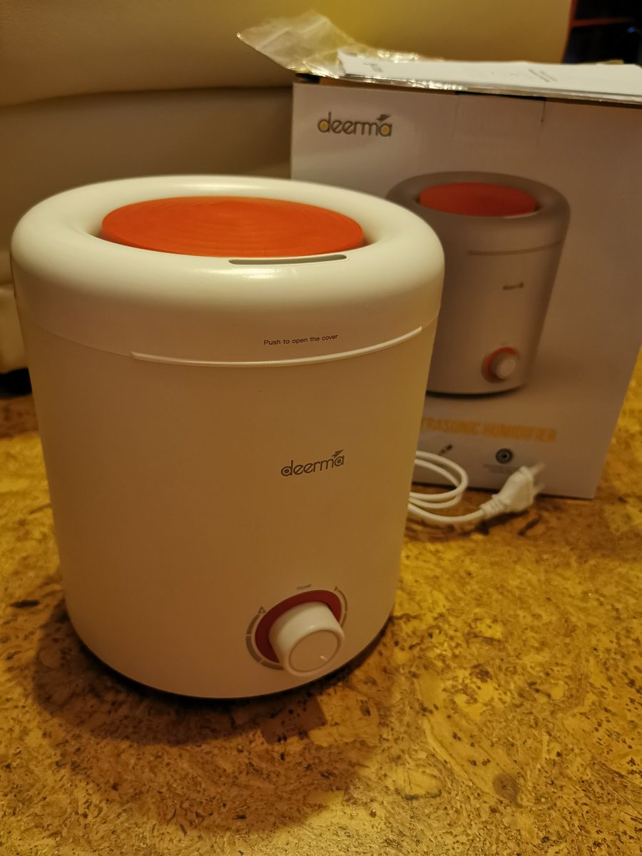 TechnoSeniorPL's tweet photo. W nasze ręce wpadły kolelejne produkty #deerma  - 2 pierwsze z 4, to lekka parownica do ubrań (H007) oraz nawilżacz powietrza (F300). To bierzemy się za testy 😁
 https://t.co/frMiAcLTcE

#perfekcyjnapanidomu
#jamicon https://t.co/UERKHHWz8Q
