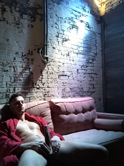 Anyone want to take a sit ? #dick #gayporn #porn #selfie https://t.co/3cfxT6nBsS