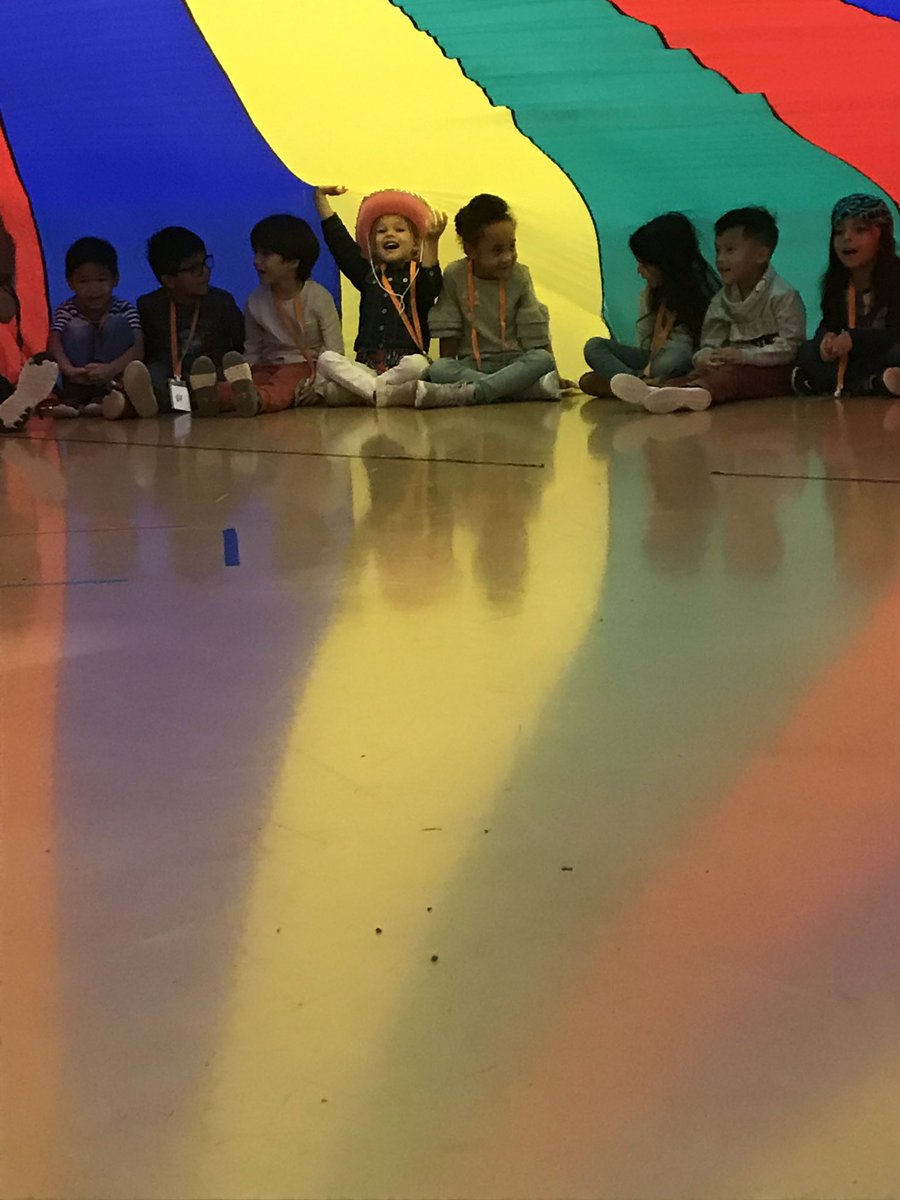 willbernpe's tweet photo. Always so many smiles & laughter with parachute activities #bewillbern #willberntweets https://t.co/QGwE8H5krH
