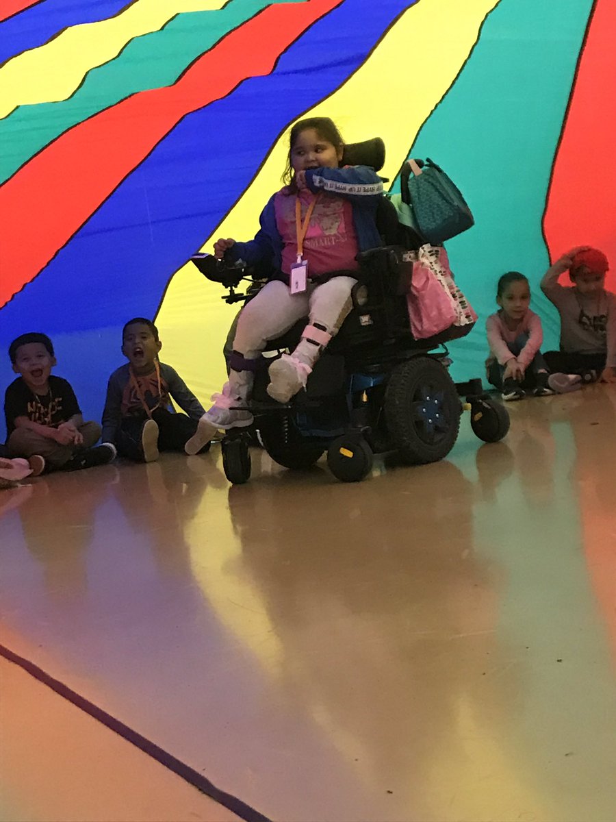 willbernpe's tweet photo. Always so many smiles & laughter with parachute activities #bewillbern #willberntweets https://t.co/QGwE8H5krH