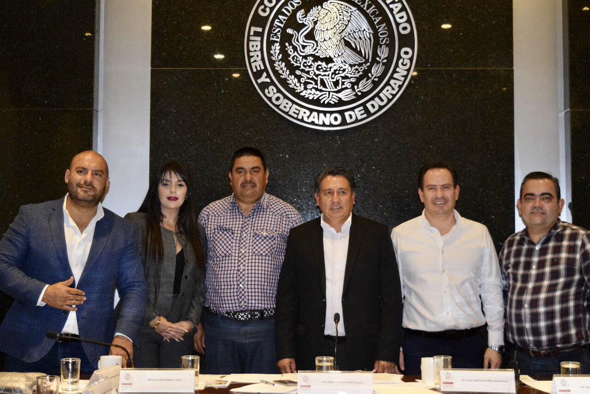 El alcalde del municipio de San Pedro del Gallo del Gallo, Reginaldo Carranza Valdez, presentó su propuesta de Ley de Ingresos 2020 ante los diputados de la Comisión de Hacienda, Presupuesto y Cuenta Pública.
