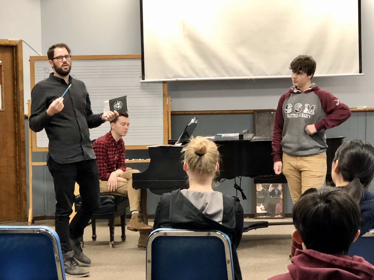 SSMPreConVPP's tweet image. Regular studio classes are an integral part of the VPP. So much learning happens in such a short time. Way to go Brewer ‘22, Briggs ‘24, Tiffany ‘23, and Austin ‘23. @dkwalton 
#voice #studioclass #classicalmusic #sing #vocalteacher