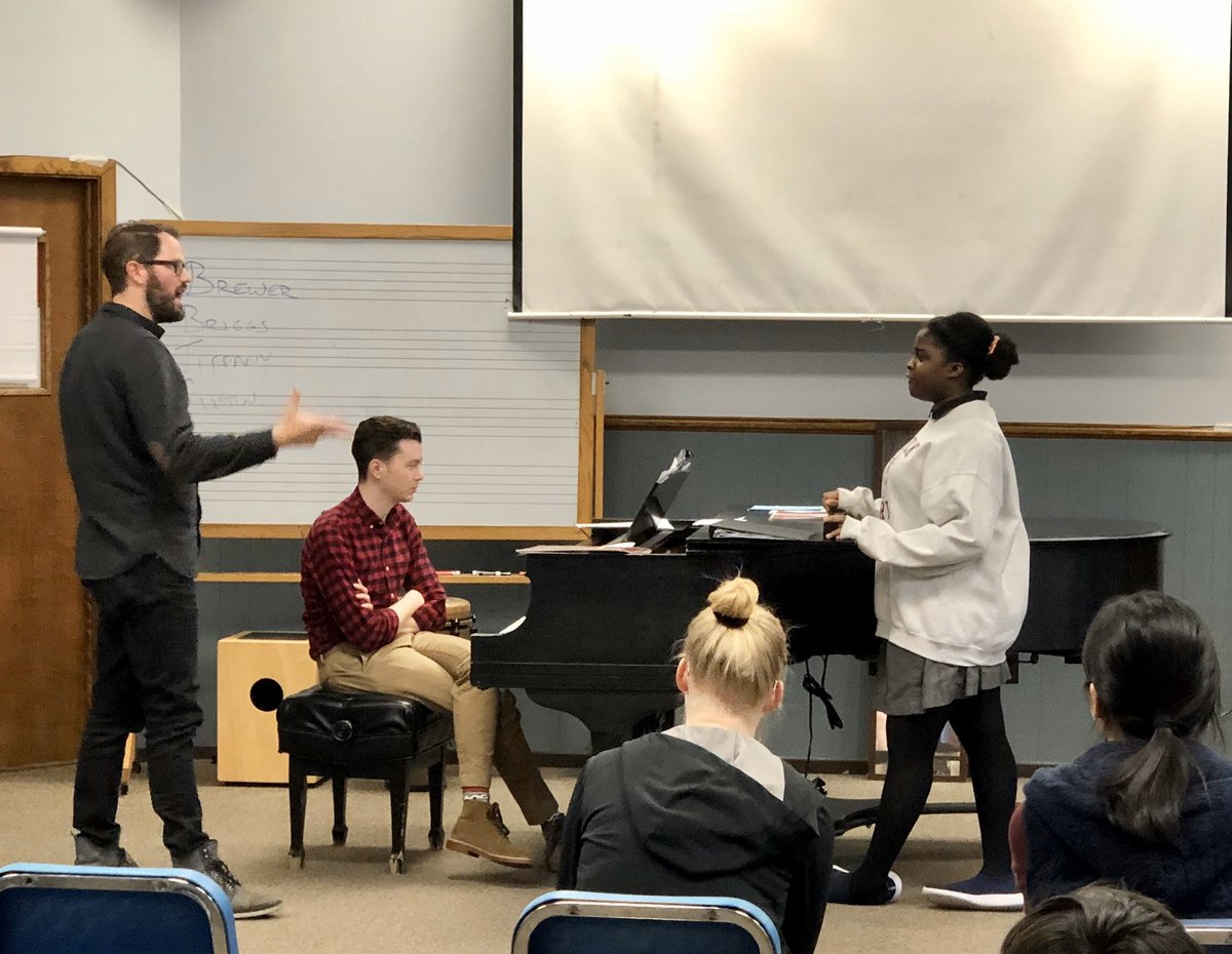SSMPreConVPP's tweet image. Regular studio classes are an integral part of the VPP. So much learning happens in such a short time. Way to go Brewer ‘22, Briggs ‘24, Tiffany ‘23, and Austin ‘23. @dkwalton 
#voice #studioclass #classicalmusic #sing #vocalteacher