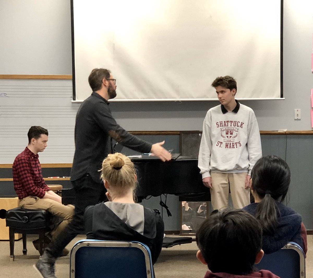 SSMPreConVPP's tweet image. Regular studio classes are an integral part of the VPP. So much learning happens in such a short time. Way to go Brewer ‘22, Briggs ‘24, Tiffany ‘23, and Austin ‘23. @dkwalton 
#voice #studioclass #classicalmusic #sing #vocalteacher