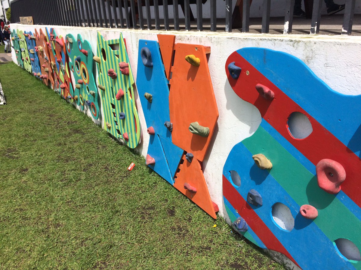 EnglehartJordan's tweet photo. More MS Design Tech climbing panels installed in the ES playground today, extending our traverse-wall to almost 40ft!  Client design in action!  #ACmakerspace @acotopaxi @rbnfwheeler @sherylgruber #makerspace #STEAM https://t.co/8cfIwMOVfq
