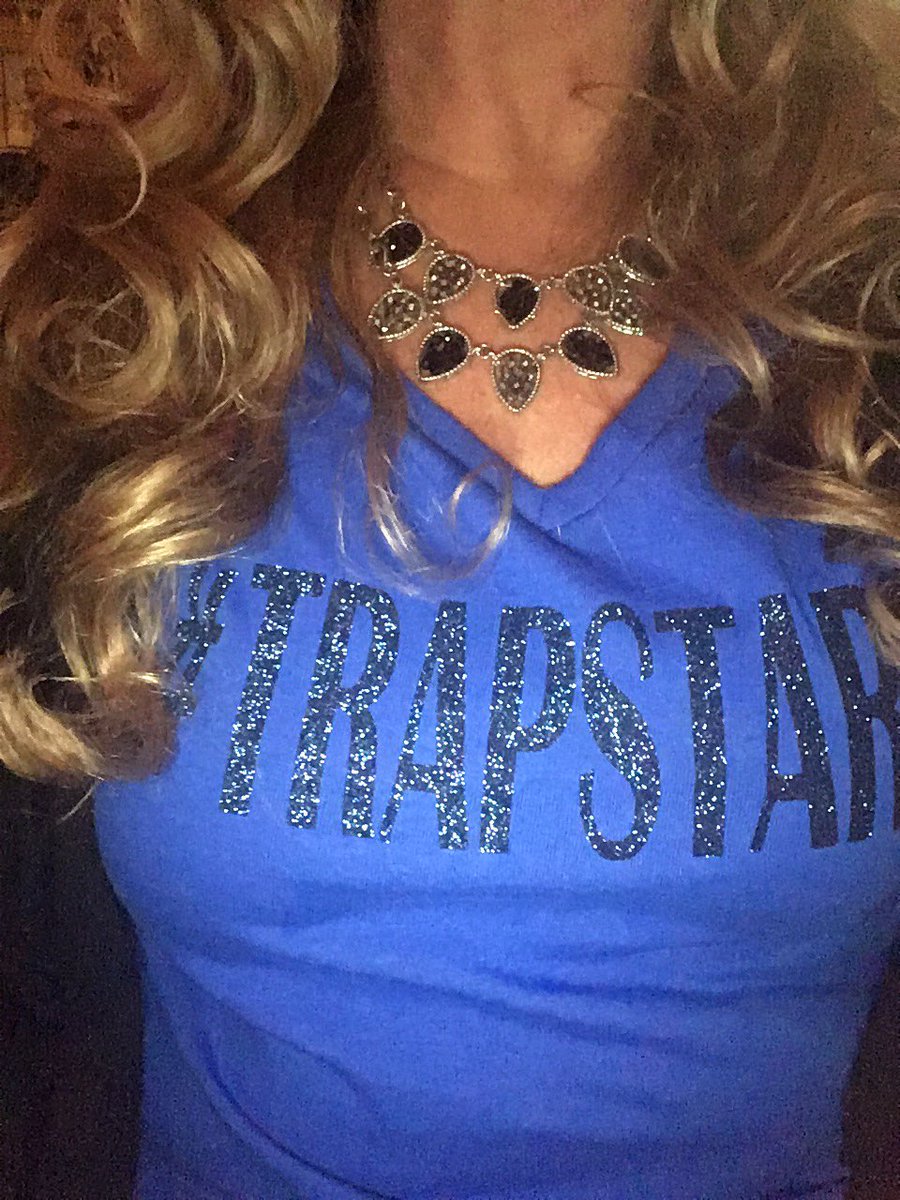 shacmail's tweet image. The #trapstars thank you for making the shirt ⁦@NJTrainer⁩ I love it! ⁦fun night seeing Chris Trapper!
