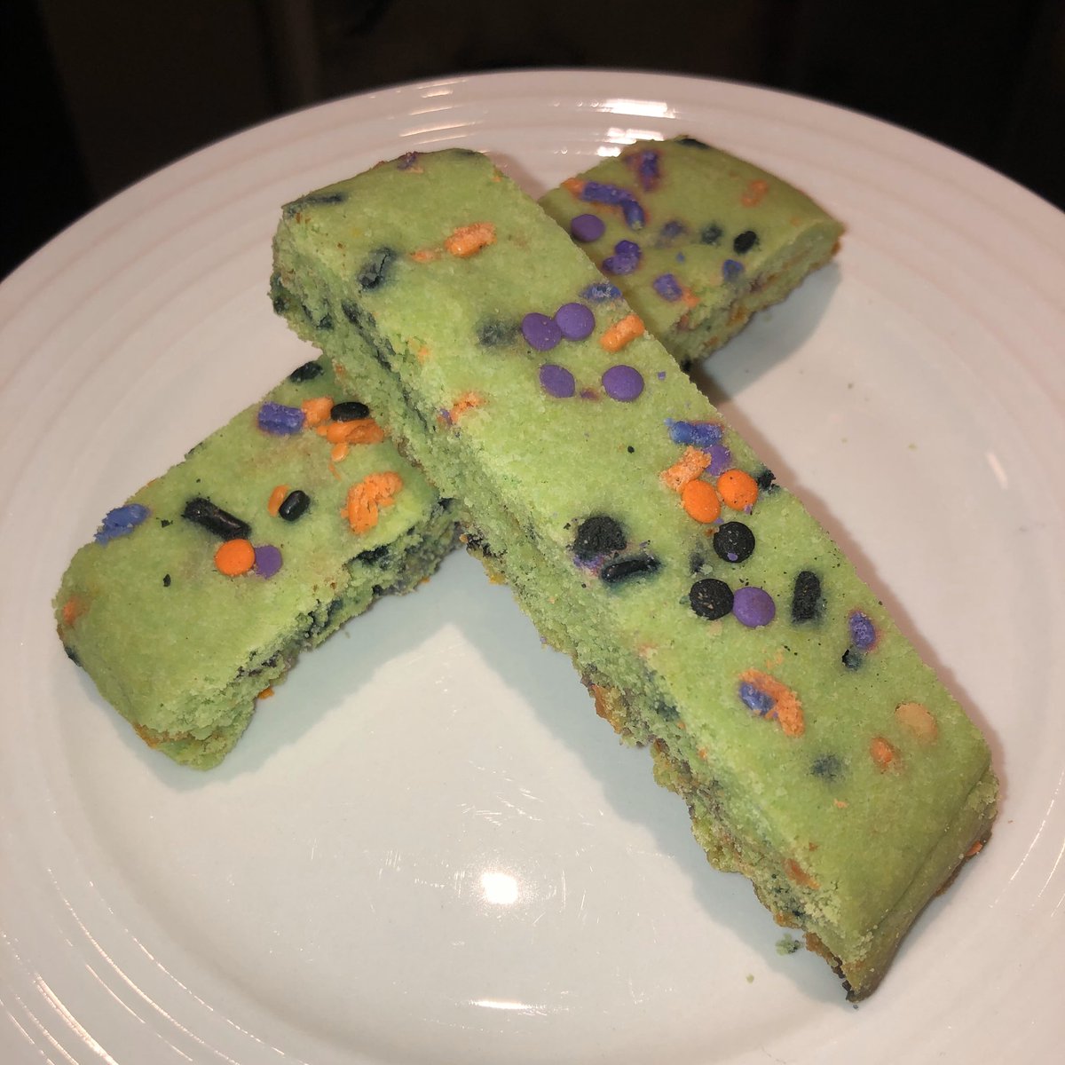 CanadianQueenBE's tweet photo. @mollyyeh I put a ‘monster’ twist on your #sprinklesbiscotti recipe for Halloween and everyone loved it!! ♥️ First time making / eating biscotti and will definitely be making this again 😍 Bringing myself to buy artificial vanilla was hard but worth it!! haha 🍪 #delicious https://t.co/gIoFUkrRQg