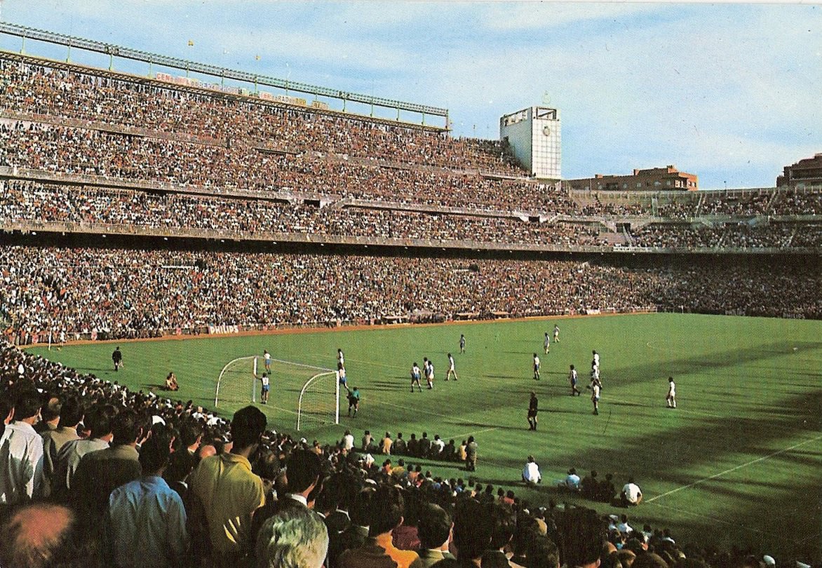 Domingo de fútbol en el Estadio Santiago Bernábeu, años 60. Real Madrid.